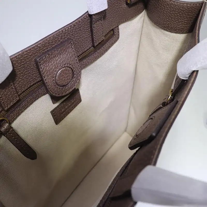 G*u*i tote bags 19gm0014