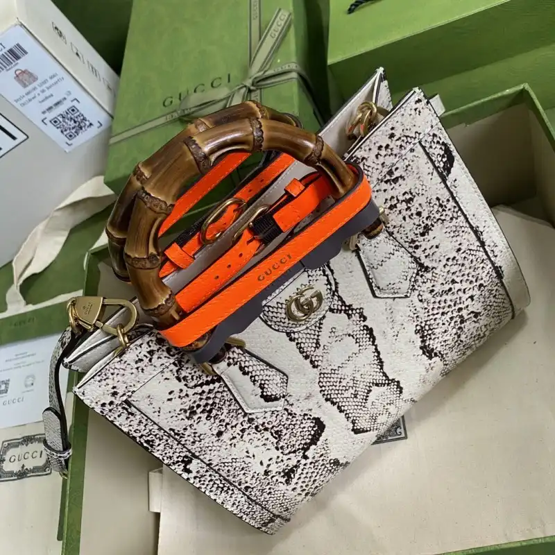 G*u*i s bags 2108ya0018