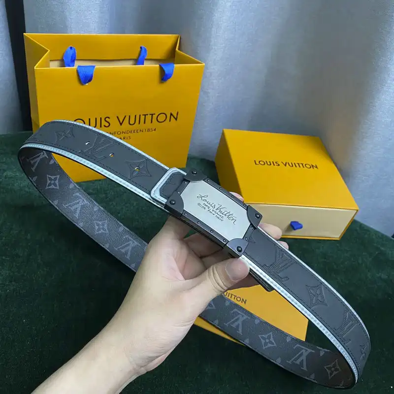 LV Belts 2204XA0035