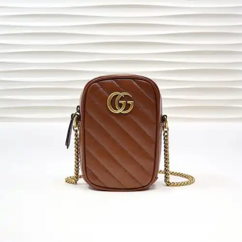 G*u*i bags 2012sh0001