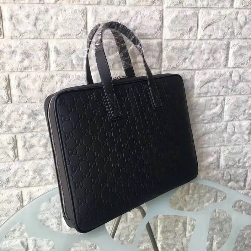 G*u*i bags 2012sh0081