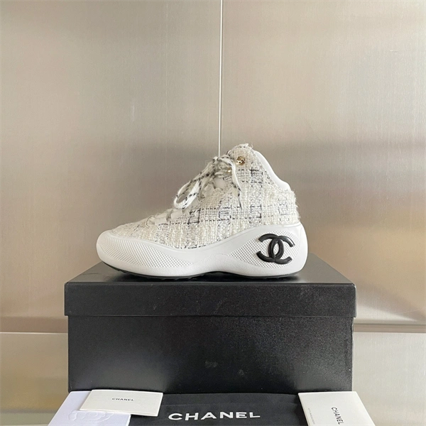 Lightweight CHANEL 2166