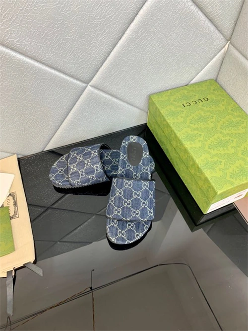 Refined Gocci Slipper 5757