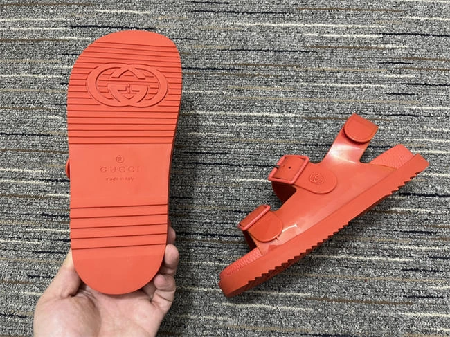 stretchable G*u*i sandals 360