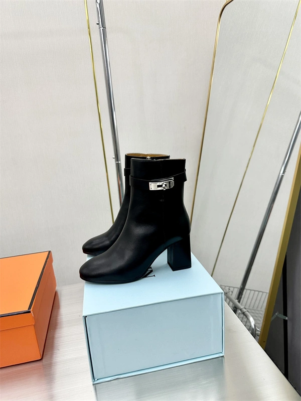 Comfortable H Boot 2416