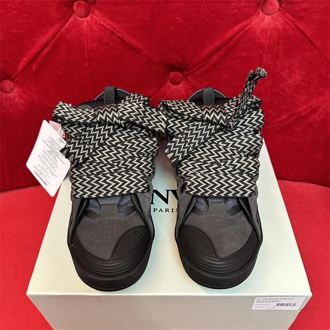 Minimalist Lanvon Curb Sneaker 917